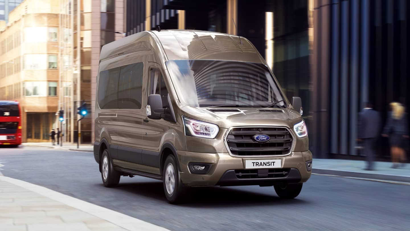 Ford Transit minibus carretera