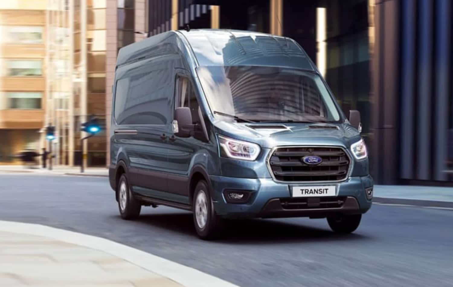 Ford Transit Van en carretera